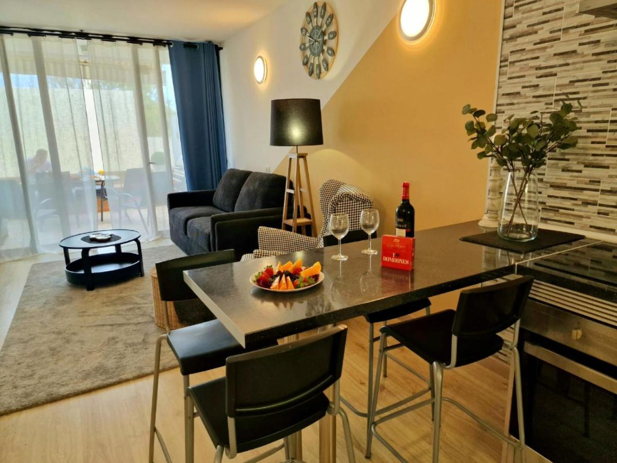 Stunning Lovely Flat With Pool And Strong Wi-Fi, 31 Arona  Exterior photo